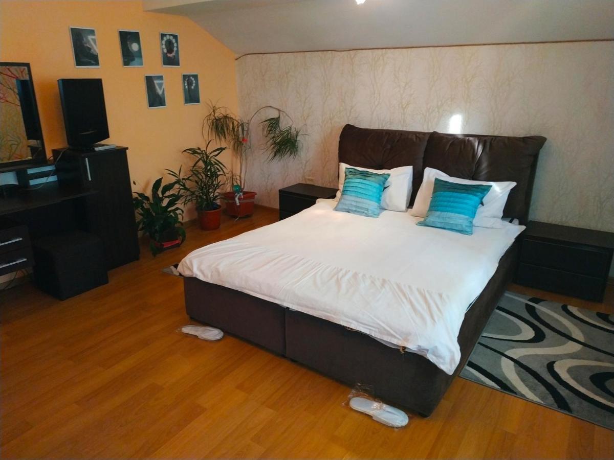 Apart Club Kosmo Apartment แชร์นิฟซี ภายนอก รูปภาพ